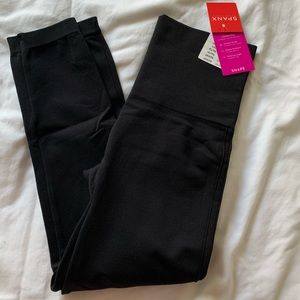 Final Price $32 SPANX cropped leggings NWT